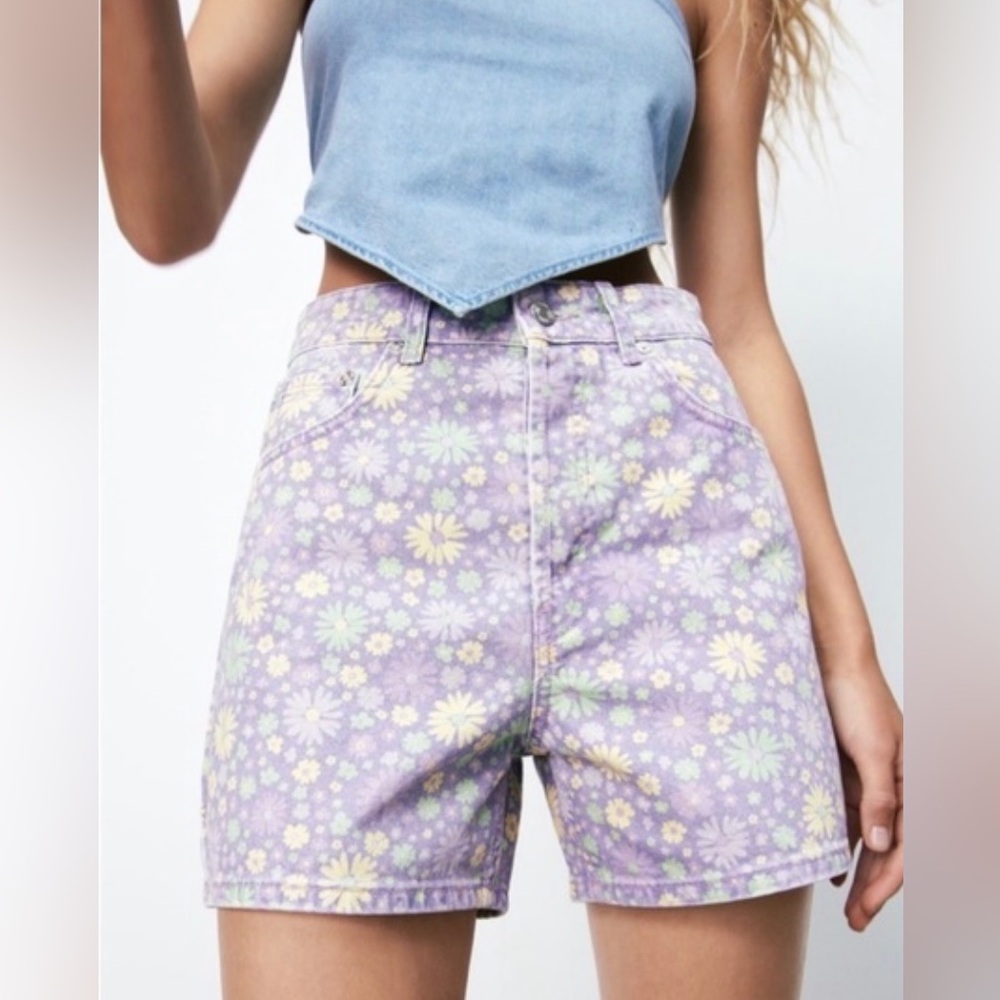 Zara Printed Floral Straight High Rise Short